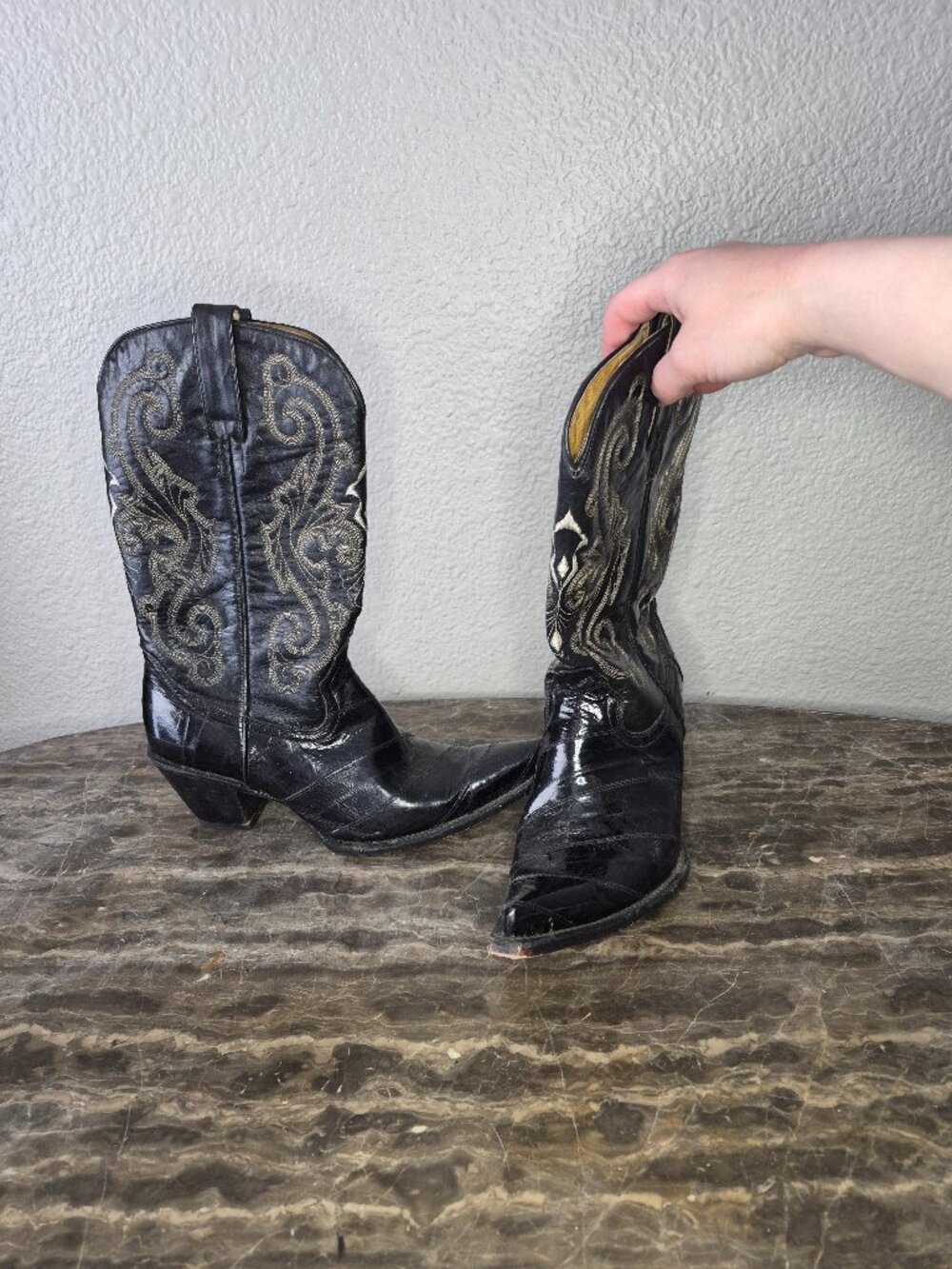 JE-VER Mens Black Eel Skin Western Boots Size: 8 Mens/ 9 Womens